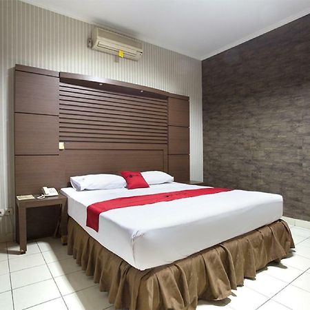 RedDoorz @ Surapati Hotel Bandung Bagian luar foto