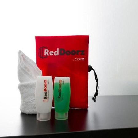 RedDoorz @ Surapati Hotel Bandung Bagian luar foto