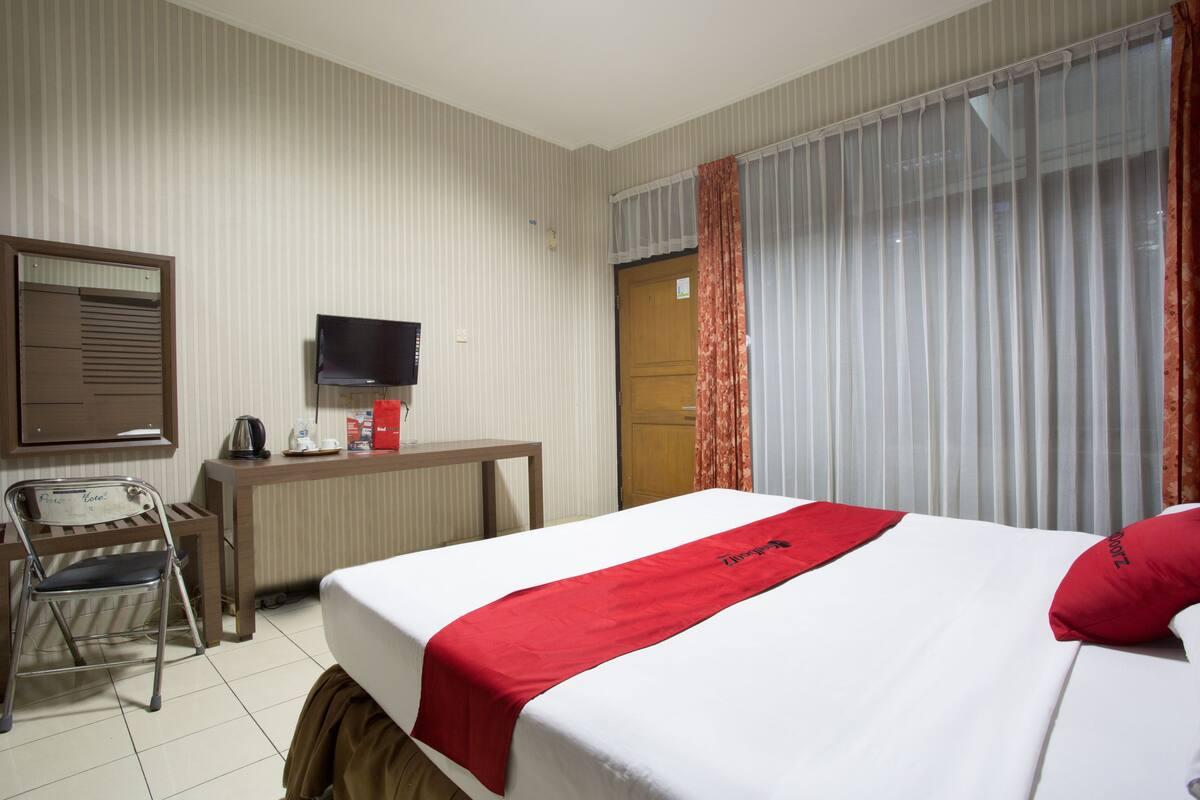 RedDoorz @ Surapati Hotel Bandung Bagian luar foto