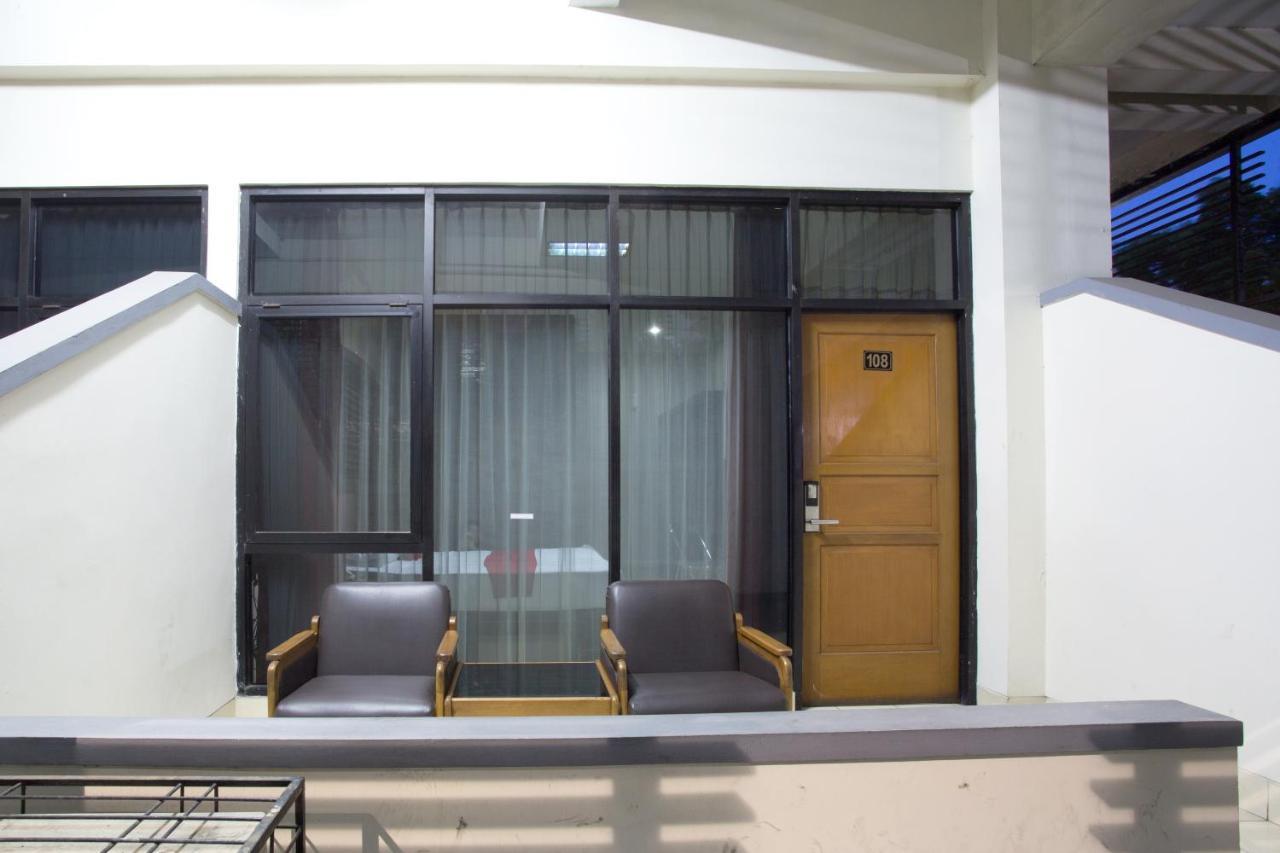 RedDoorz @ Surapati Hotel Bandung Bagian luar foto