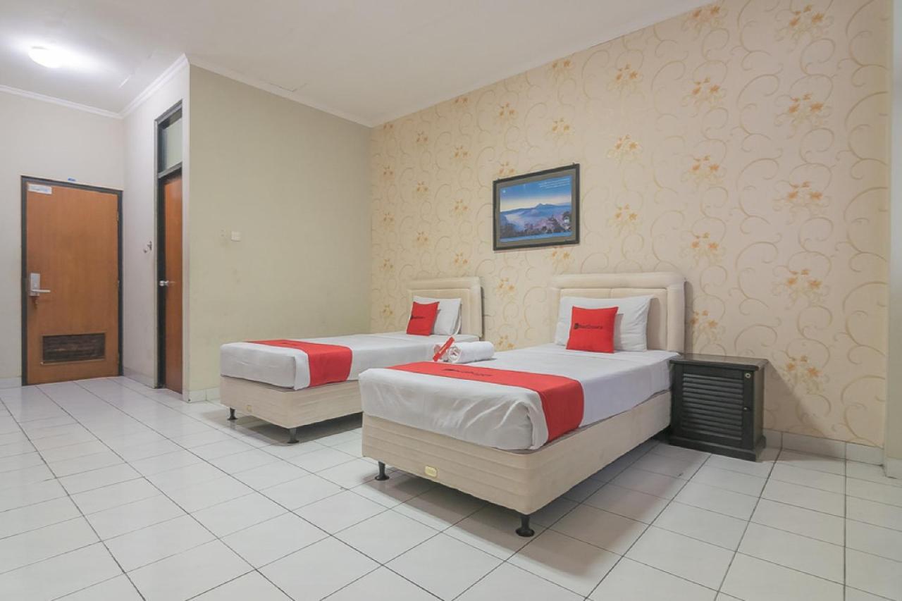 RedDoorz @ Surapati Hotel Bandung Bagian luar foto